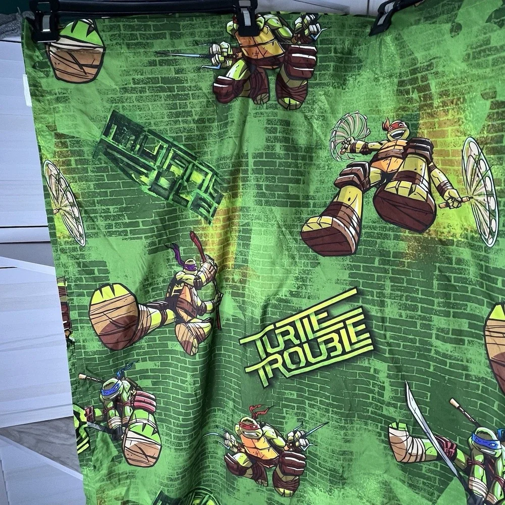 Nickelodeon TMNT Turtle Trouble Twin FLAT SHEET ONLY Excellent Condition 2015‎